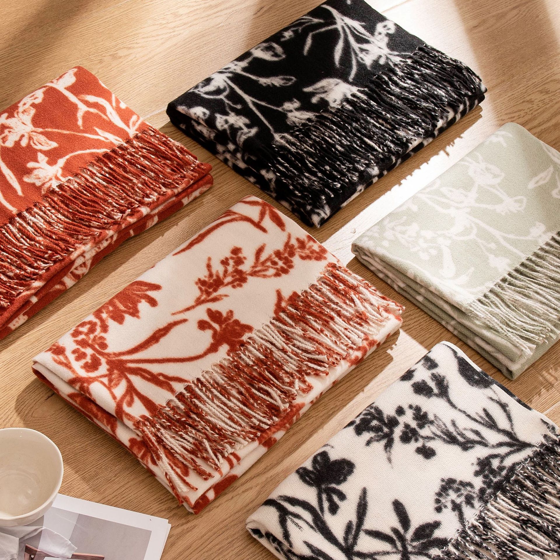 跨境2025秋冬新款韩版甜妹风印花围巾女保暖加厚仿羊绒网红款围脖