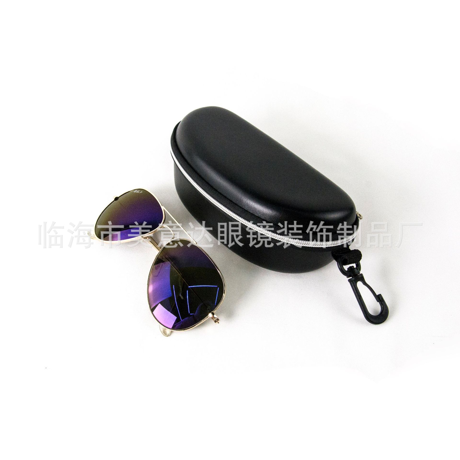 Leather sunglasses, zipper case, lightweight, unisex sports case with hooks Application Scenario