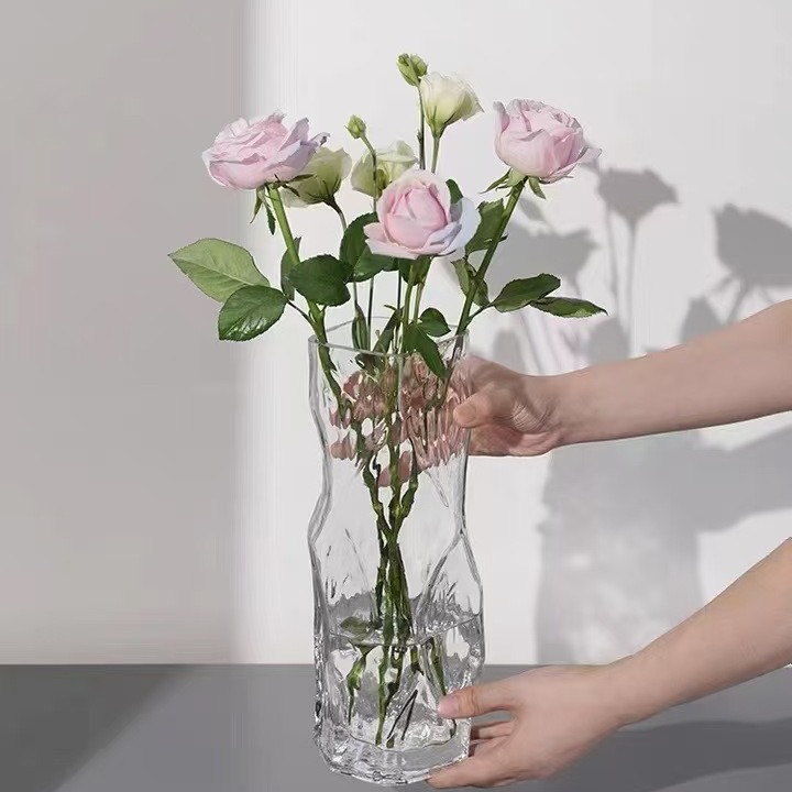 The Instagram-style geometric three-dimensional high-end diamond-shaped vase with transparent glass flower arrangement is an artistic decoration for the living room and dining table Specification image