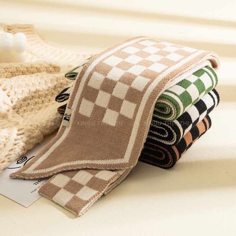 Checkerboard Checkerboard Scarf Female Autumn Winter 2022 New High-End Sense Of Niche Design Knitted Neck Korean Version Everything Trendy Application Scenario