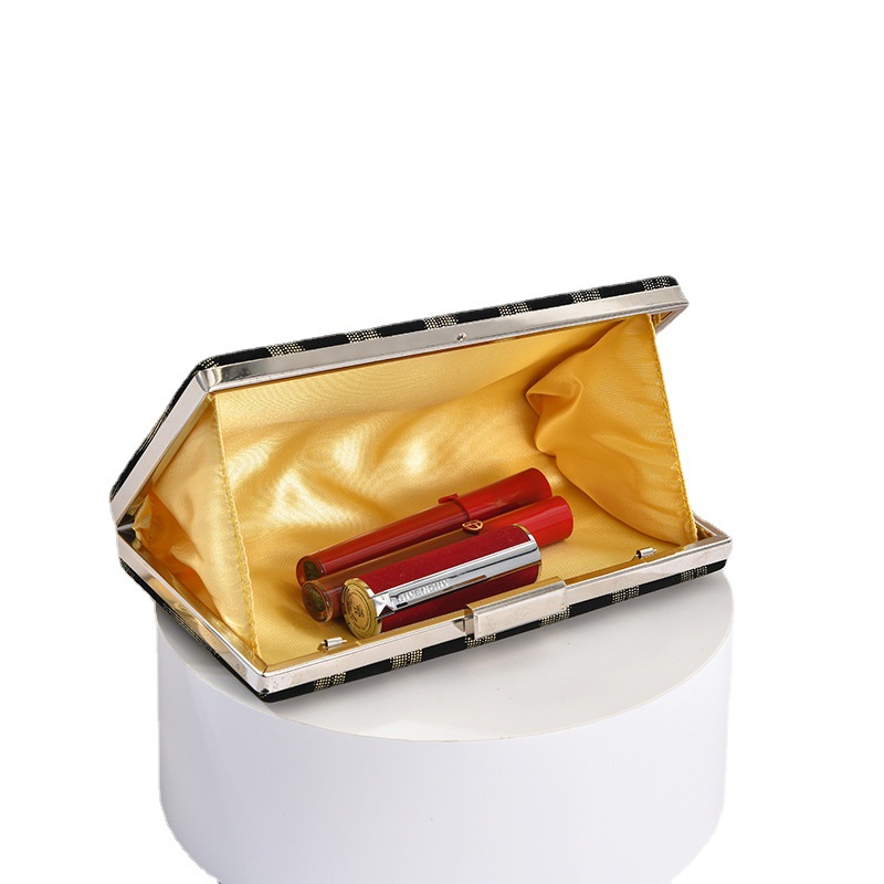 2022 Foreign Trade Europe And The United States New Evening Bag Black And White Box Chain Dinner Ball Bridesmaids Party Bag Manufacturers Wholesale Application Scenario