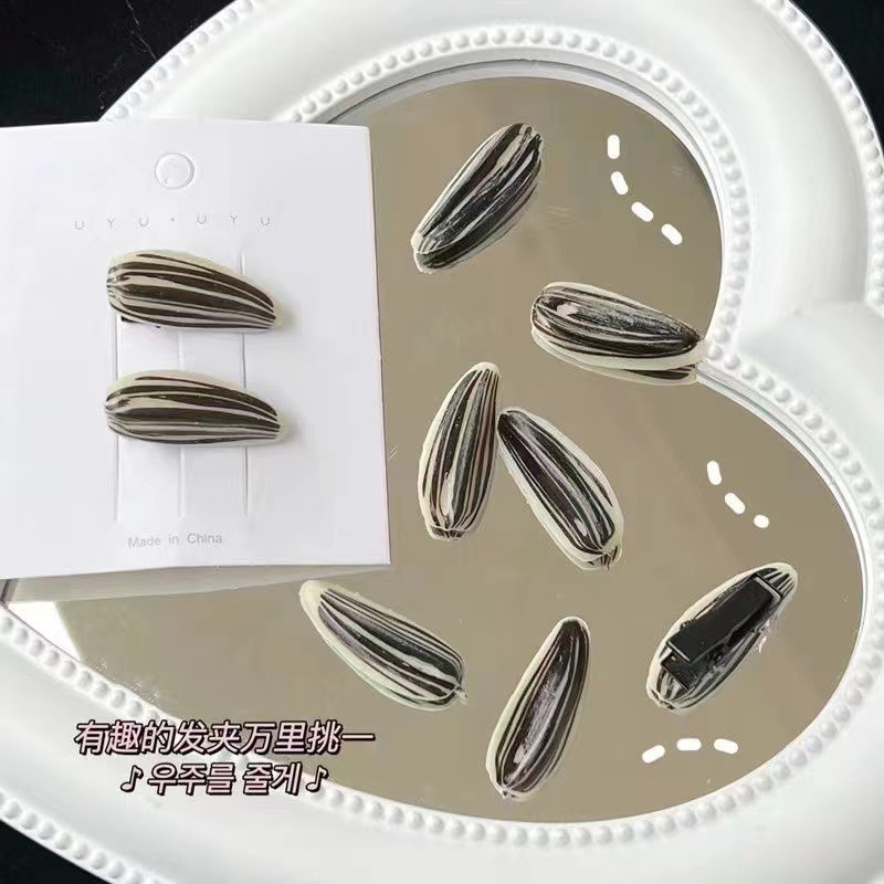 Creative and realistic sunflower seed hair clips, cute and quirky hair clips for girls, funny hair accessories, mini bangs clips Application Scenario