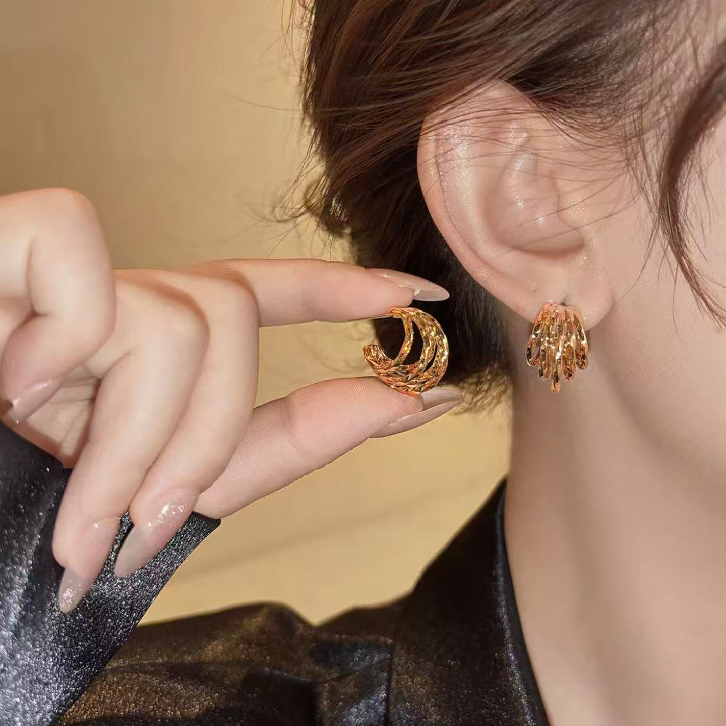 Golden silver ring earrings with large rings for women, a light luxury and high-end look. Light luxury and fashionable, hot-selling plain ring earrings wholesale details Picture