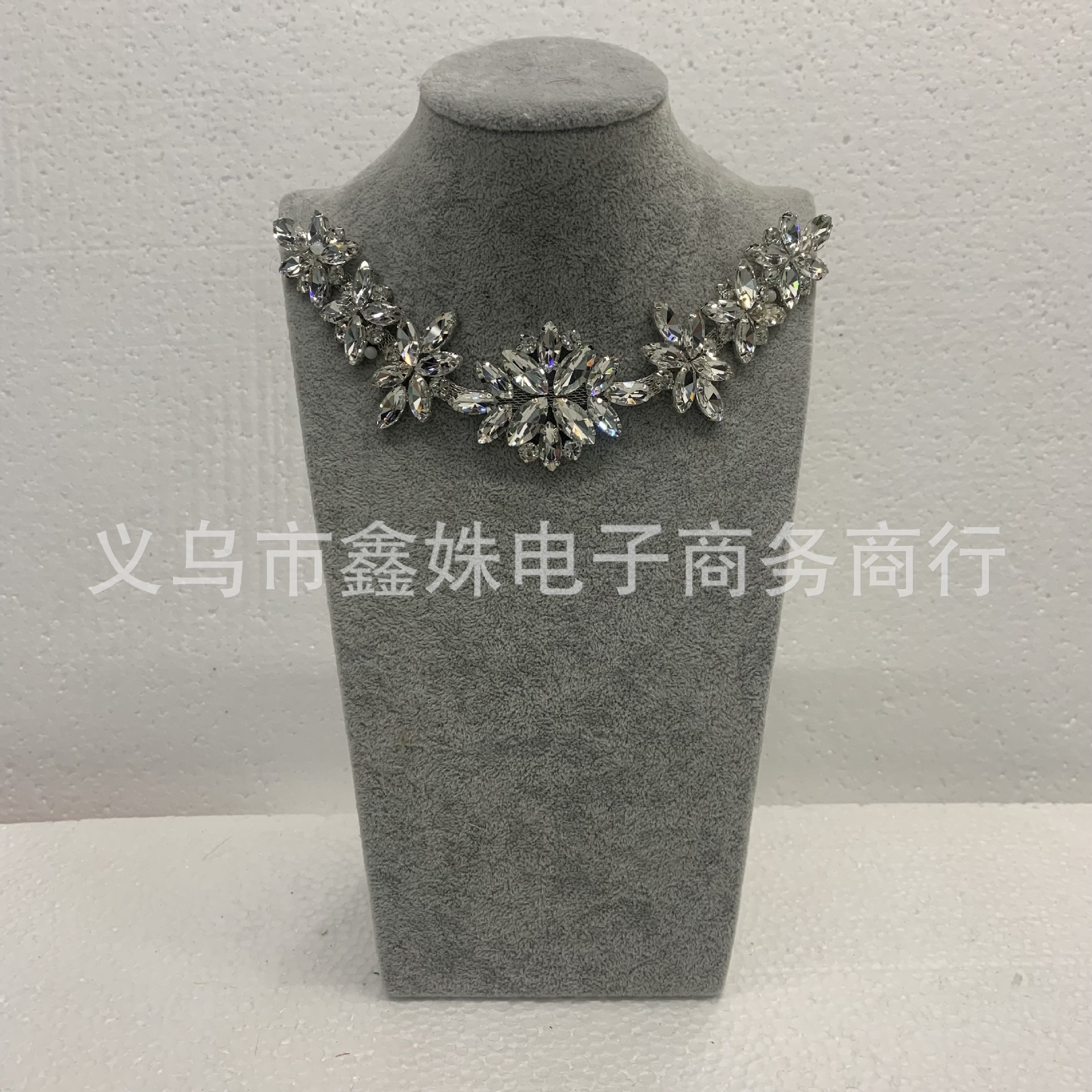 Venta directa de fábrica hardware cadena de diamantes DIY accesorios de ropa collar de ropa adornos de flores zapatos flores novia montaje accesorios