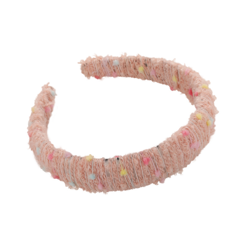 Autumn and winter wide-brimmed colored woolen hand-wound hair bands, with contrasting colors and a versatile style, are popular online hair-pressing headbands for women Item Picture