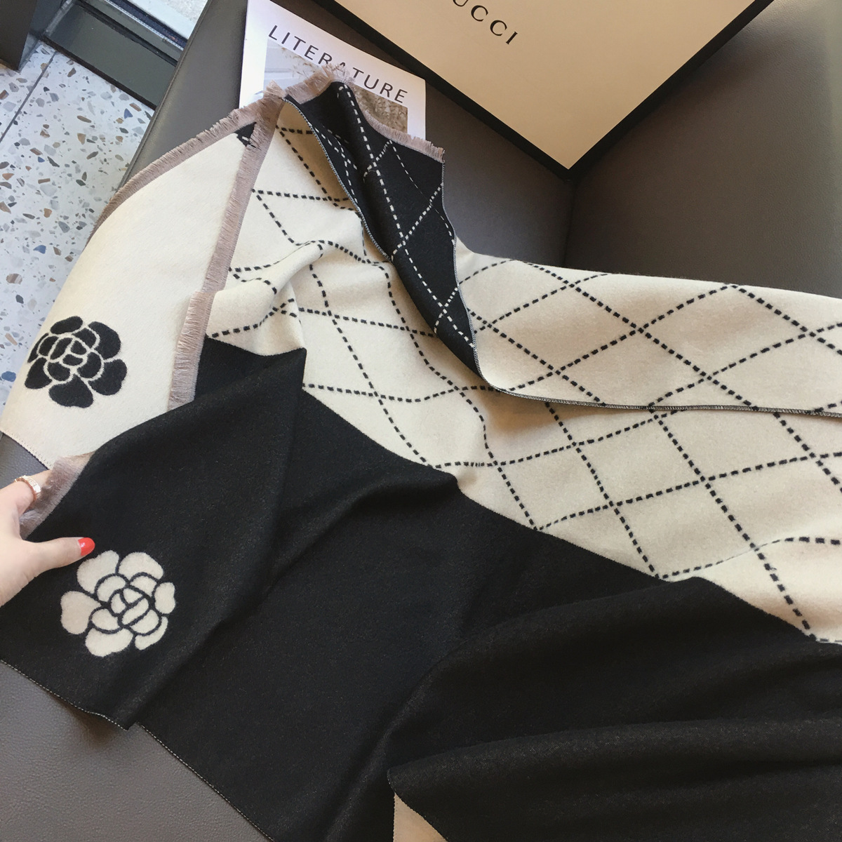 South Korea Autumn Assorted Small Fragrant Wind Camellia Imitation Cashmere Scarf Shawl Dual Purpose Warm Bib Imitation Wool Shawl Application Scenario