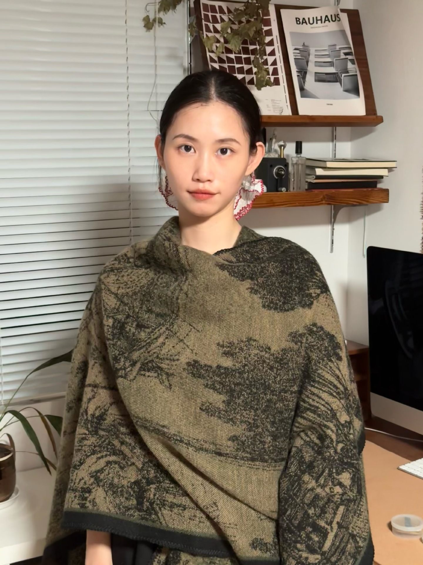 江南水乡文艺旅游披肩秋冬季仿羊绒针织围巾开叉油画披风斗篷外搭详情5