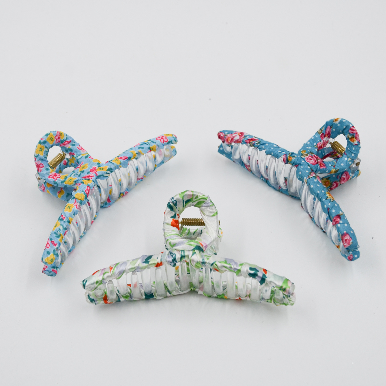 Qiwei Accessories' exclusive cross-border new spring and summer floral fabric grab clip, fashionable and sweet style, country-colored hair clip and accessory for women Specification image