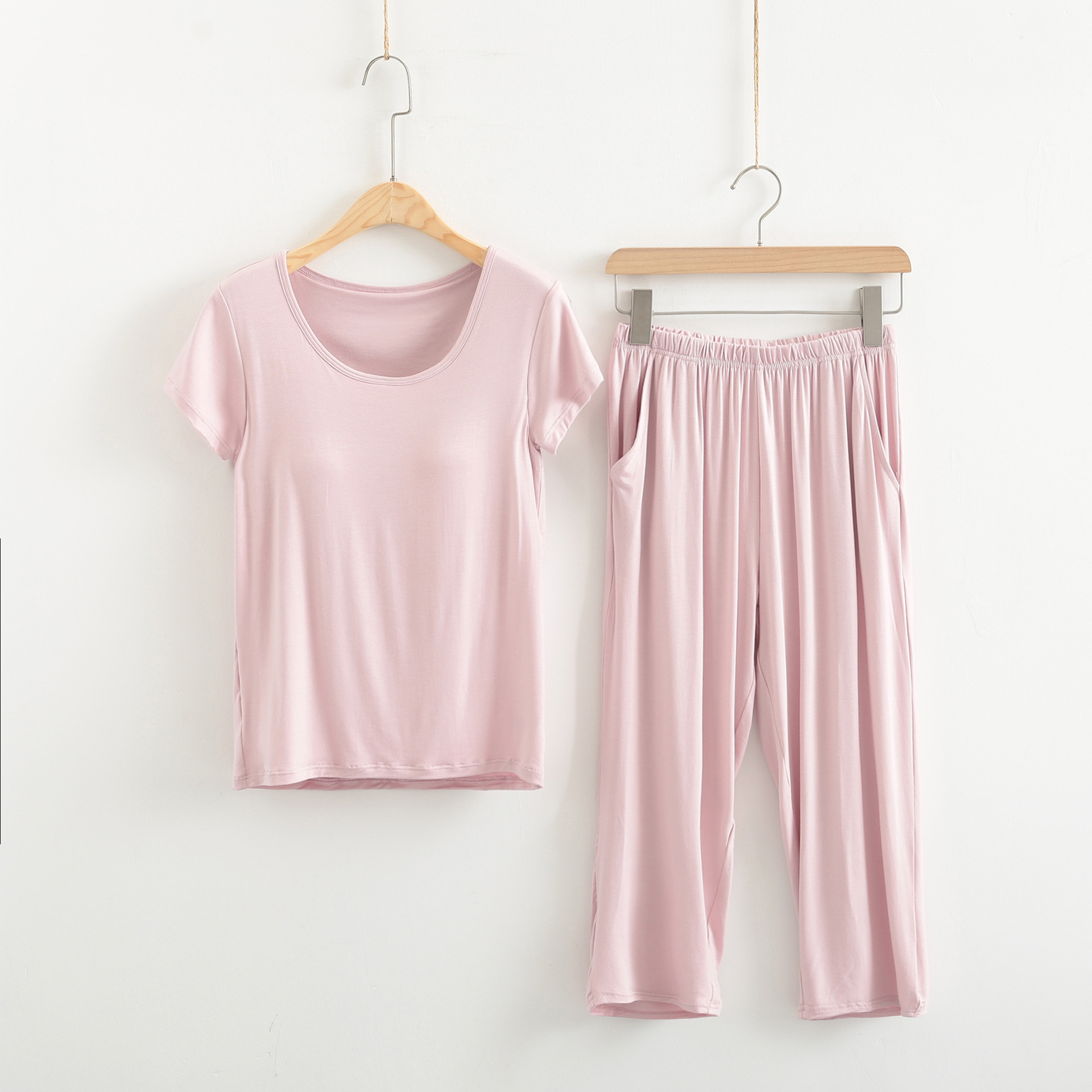 Short-sleeved, capri pants, pajamas, women's Modal home wear set with chest cushion, summer thin, half-sleeved, loose, cup and cup in one piece Specification image