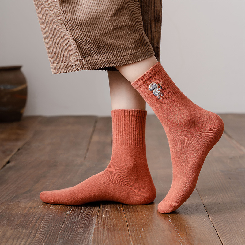 One-piece delivery of socks from the street stall for spring and autumn, new women's solid color cotton socks, women's mid-calf socks, versatile college-style embroidered long socks details Picture