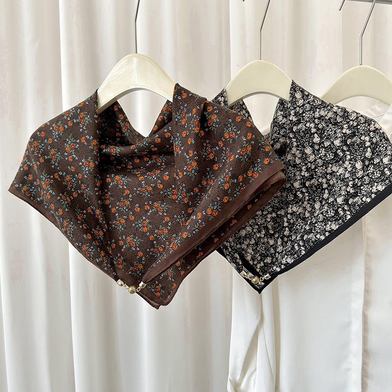 Autumn And Winter New Small Golden Ball Magnetic Buckle Cotton And Linen Square Feminine Everything Multifunctional Neck Neck Collar Live Explosion Application Scenario