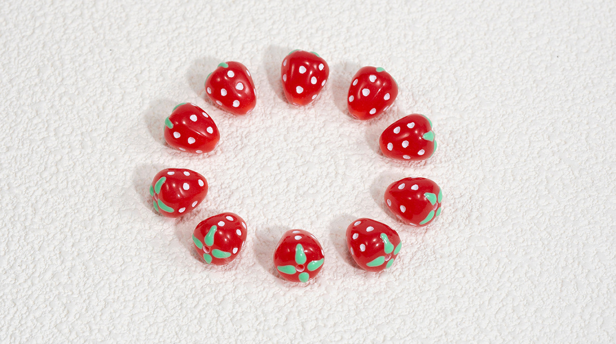 Cute three-dimensional acrylic strawberry beaded diy car pendant bracelet, mobile phone chain, hair tie and hair accessory pic 6