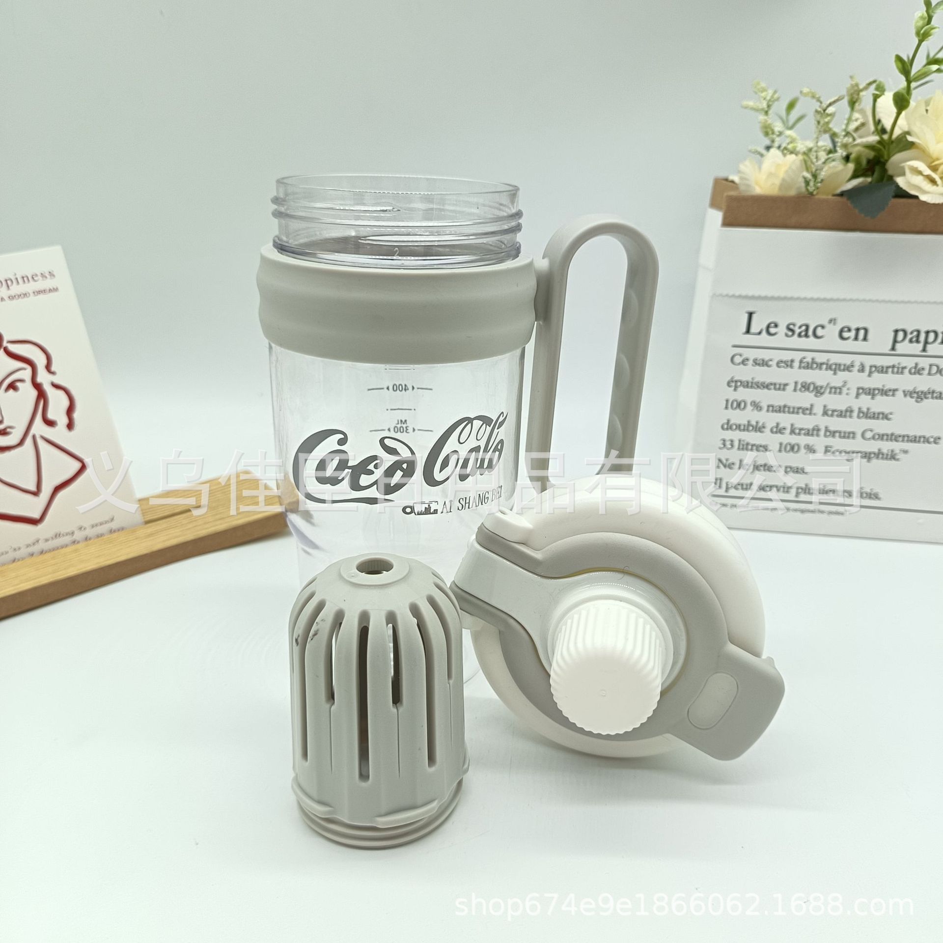 The new model comes with a straw ice cup, a tea-water separation cup, a large-belted water cup wholesale, a high appearance level and a large capacity water cup for students Application Scenario