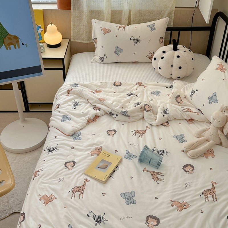 Class A mother and baby grade summer cooling quilt, washable quilt, summer children's cartoon printed single thin air-conditioned quilt for kindergartens details Picture