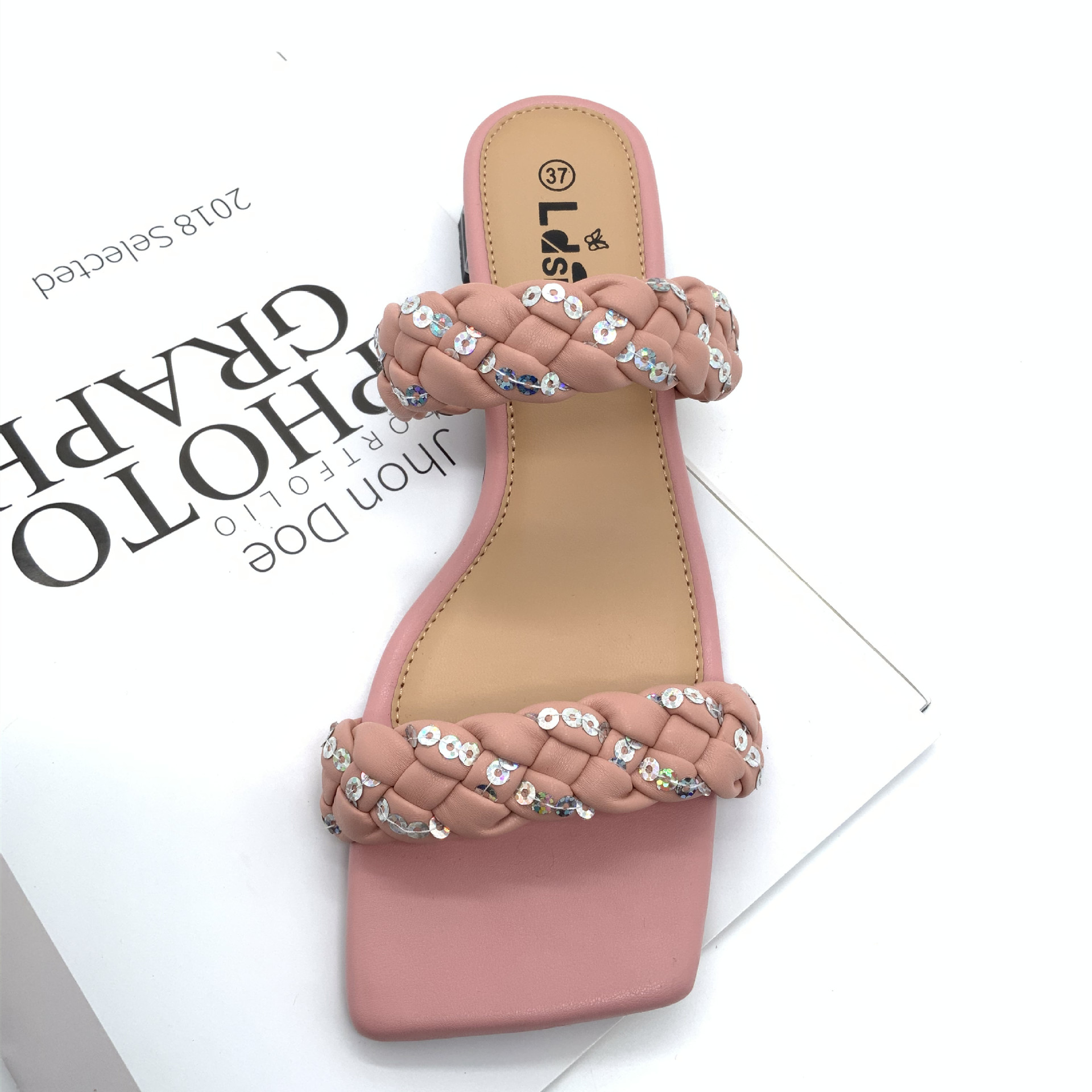 2022 Summer New Sandals Coarse Low Heel Slippers Guangzhou Women's Shoes Craft Shoes Woven Glitter Women's Slippers details Picture