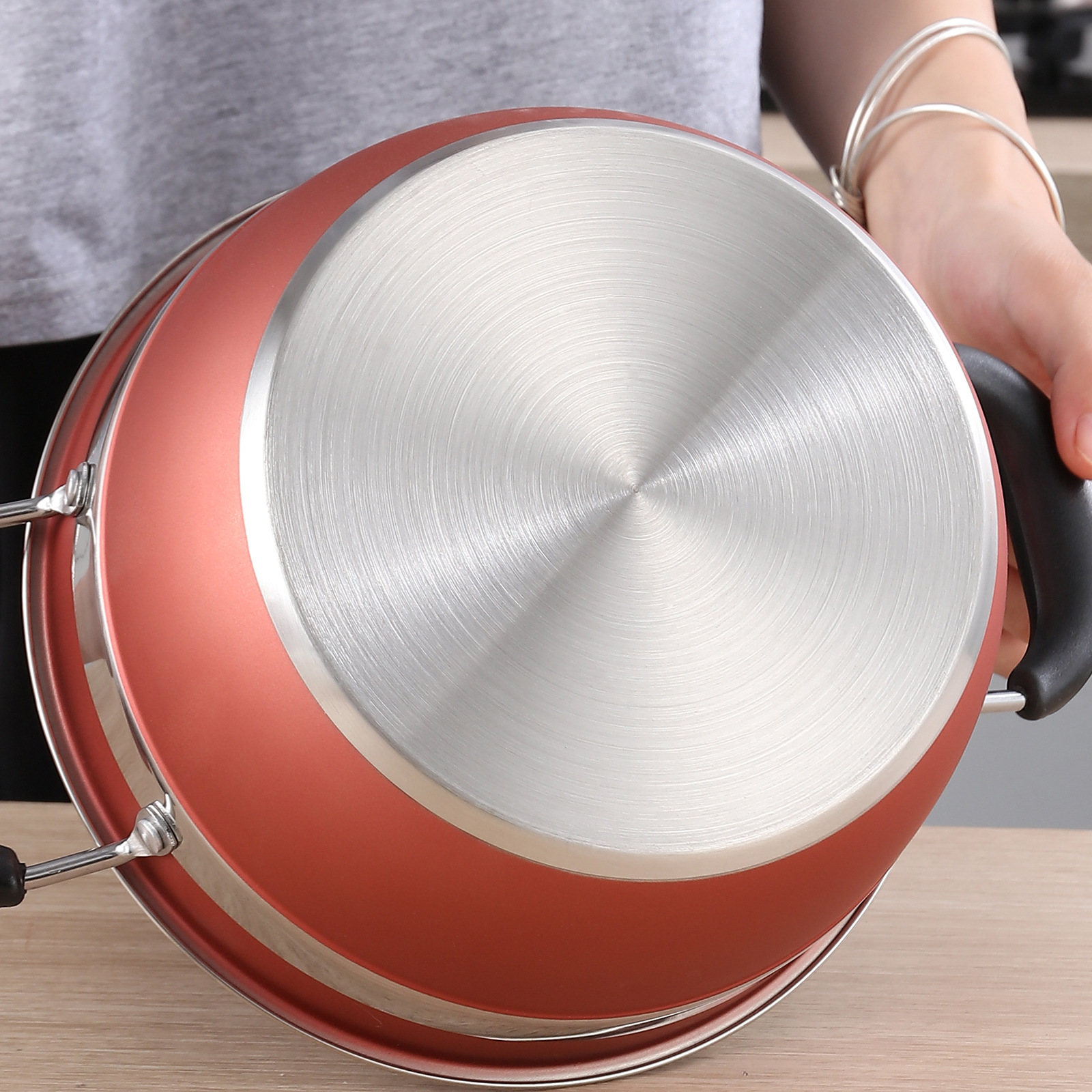 Amazon stainless steel 6-piece pot set for export supply, double-bottom soup pot, milk pot and frying plate combination pot set Application Scenario