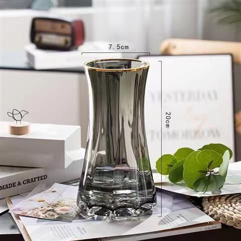 Nordic light luxury glass vase, simple triangular vase, high-end living room dining table, fresh flower vase decoration Application Scenario