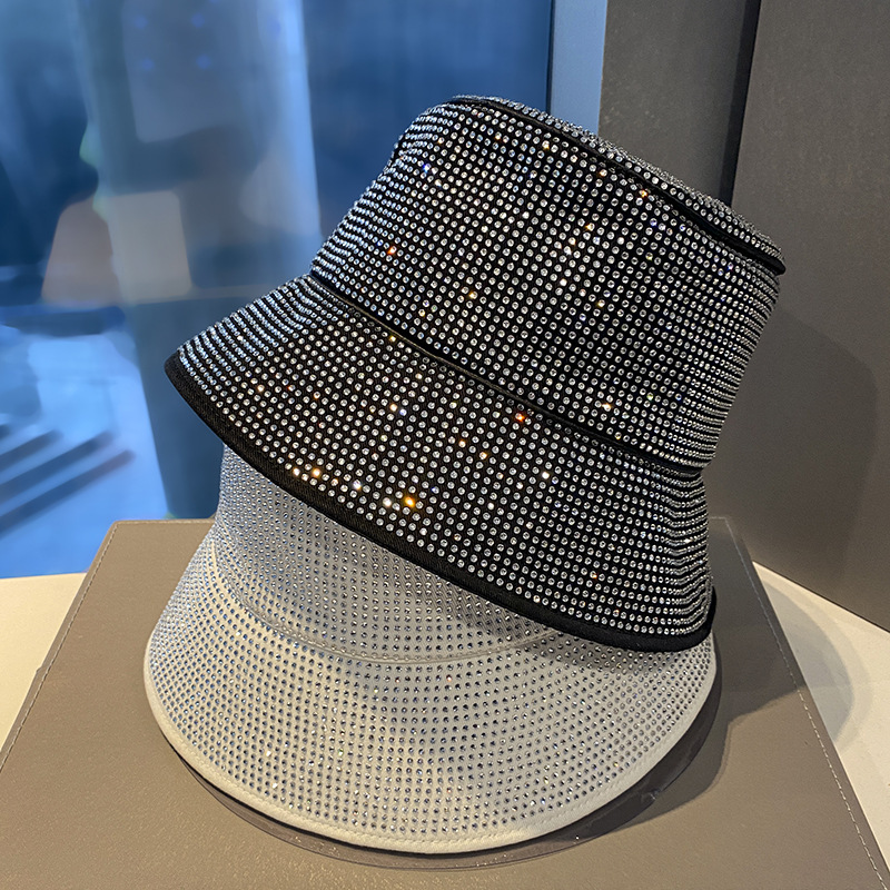 In 2023, the best-selling outdoor sun protection hats for spring and summer are diamond-encrusted chanel-style sun hats, black sun hats, and women's fisherman hats