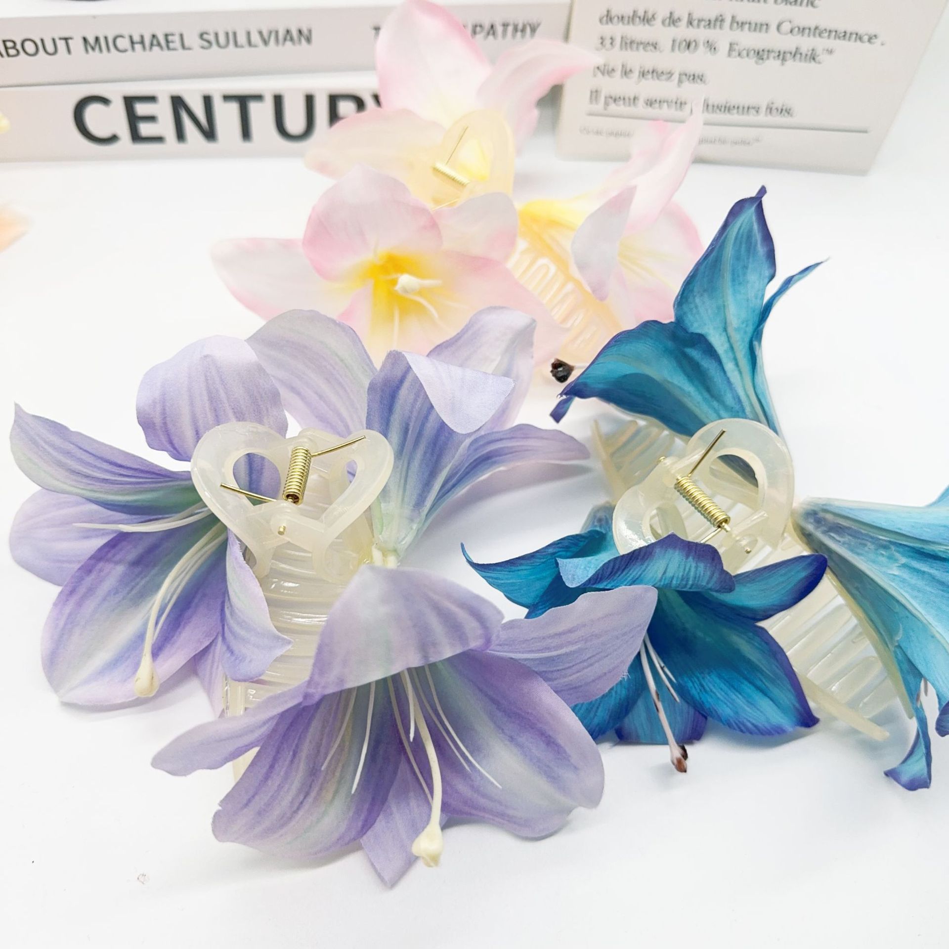 Create a full vacation atmosphere! A beautiful three-dimensional lily flower grab-clip for women's high-end shark clip headwear at the back of the head Specification image