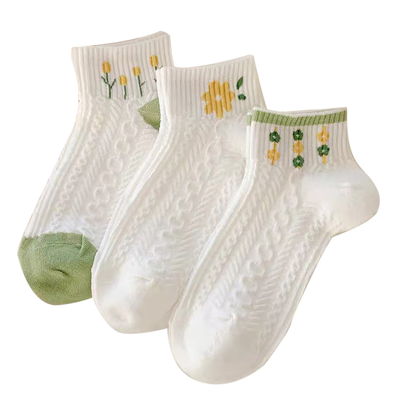 春秋可爱绿色白底实物图