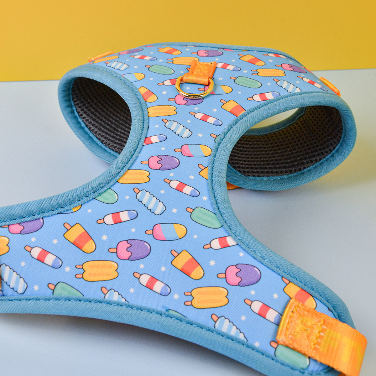 The new cross-border summer cute and fashionable pet chest and shoulder strap pendant is suitable for medium and large-sized pet dogs and Halloween pets Application Scenario