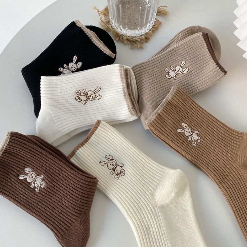 袜子女ins潮秋冬新款棉可爱日系中筒袜纯色细条刺绣小兔堆堆袜图