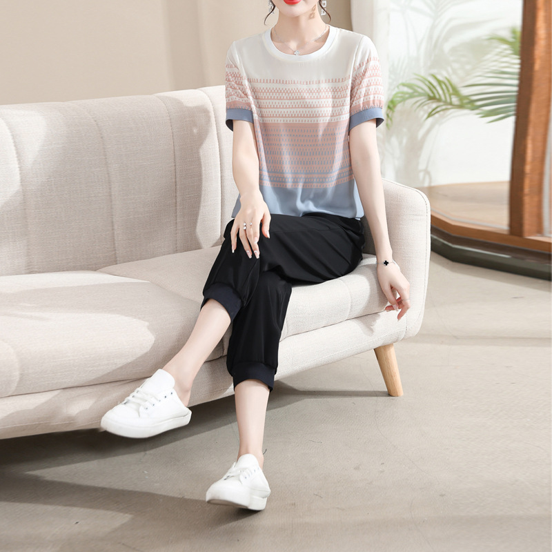 Mom's summer dress, cool ice silk top, middle-aged women's short-sleeved T-shirt, 2024 new style, large-sized set for middle-aged and elderly people details Picture