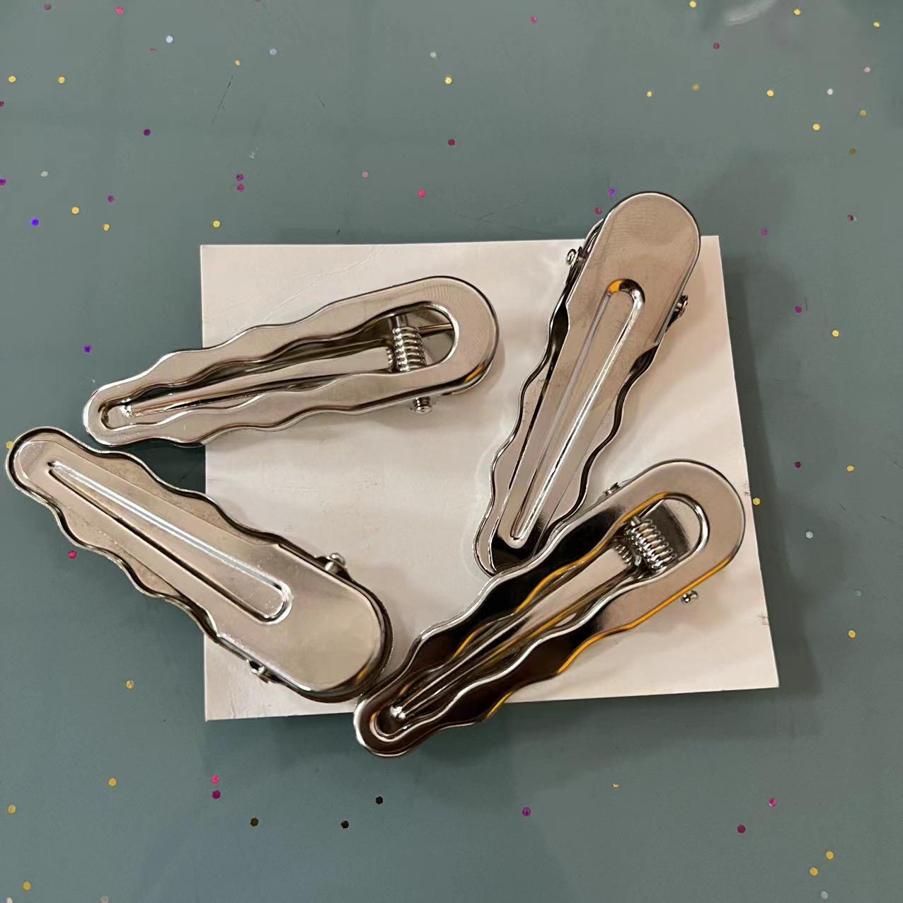 Silver Senior Cold Wind Metal Duck Beak Clip Wave Water Drop Hair Clip Sweet Cool Liu Seaside Clip Wholesale New Specification drawing