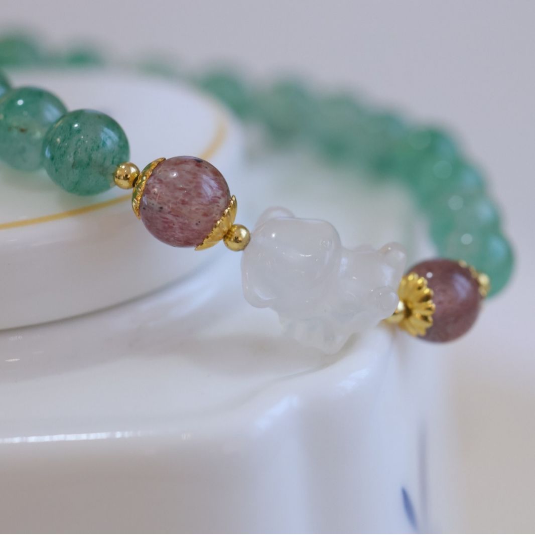 Natural green strawberry bracelet for women, new Chinese-style chalcedony agate Angel Bear, light luxury, fresh and exquisite bracelet wholesale Specification image