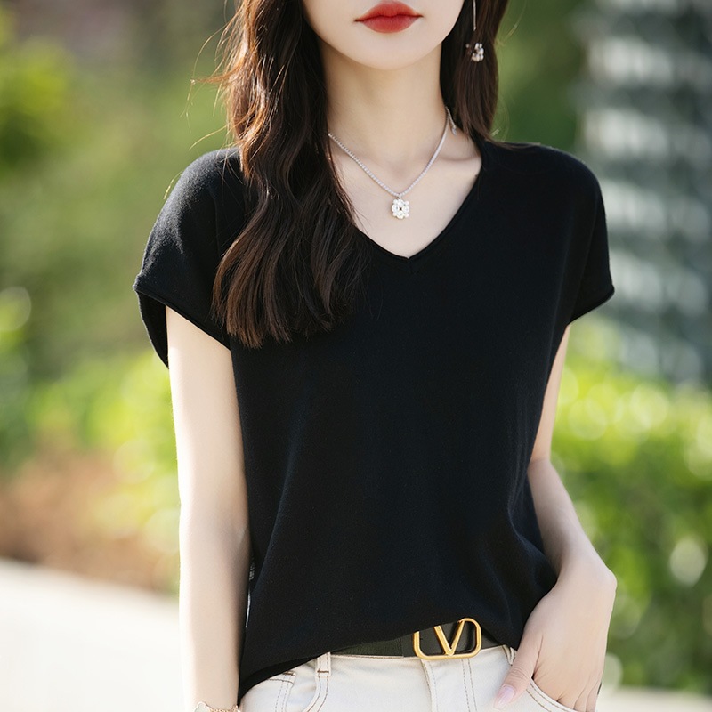 Mulberry silk V-neck short-sleeved T-shirt for women, new summer style, high-end fine-spun wool rolled-up knitted sweater, loose top details Picture
