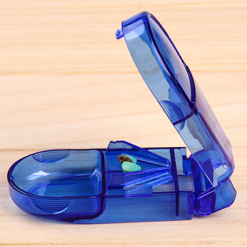 Transparent medicine cutting box, medicine cutting tool, medicine divider, medicine breaking tool, divider, elderly medicine divider, medicine cutting and packaging box Application Scenario