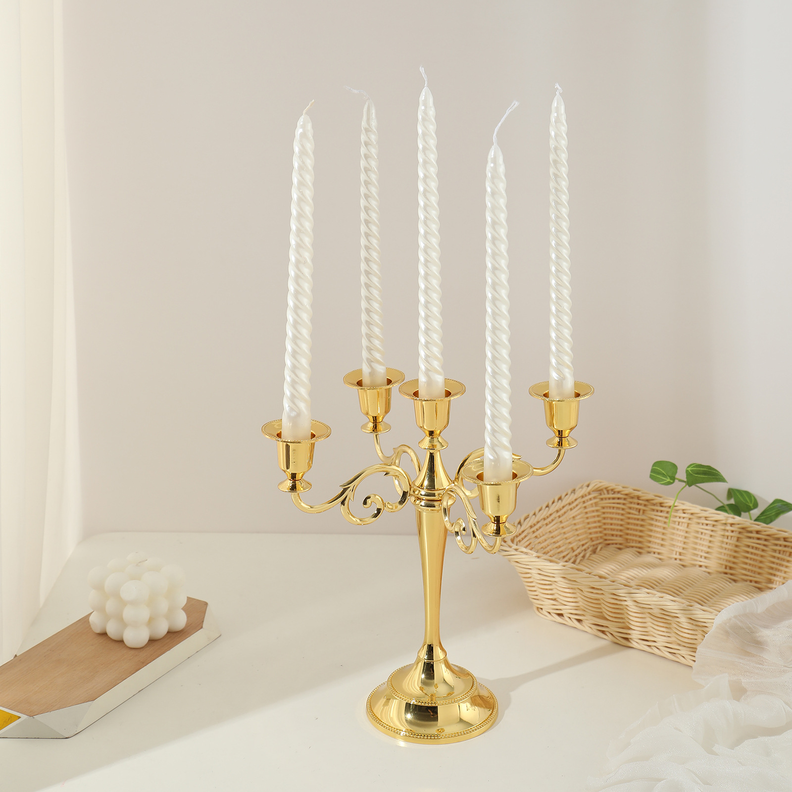 European Metal Vintage Candlestick Western Table Candlestick Decoration Candlelight Dinner Props Five Wedding Candlestick Specification drawing