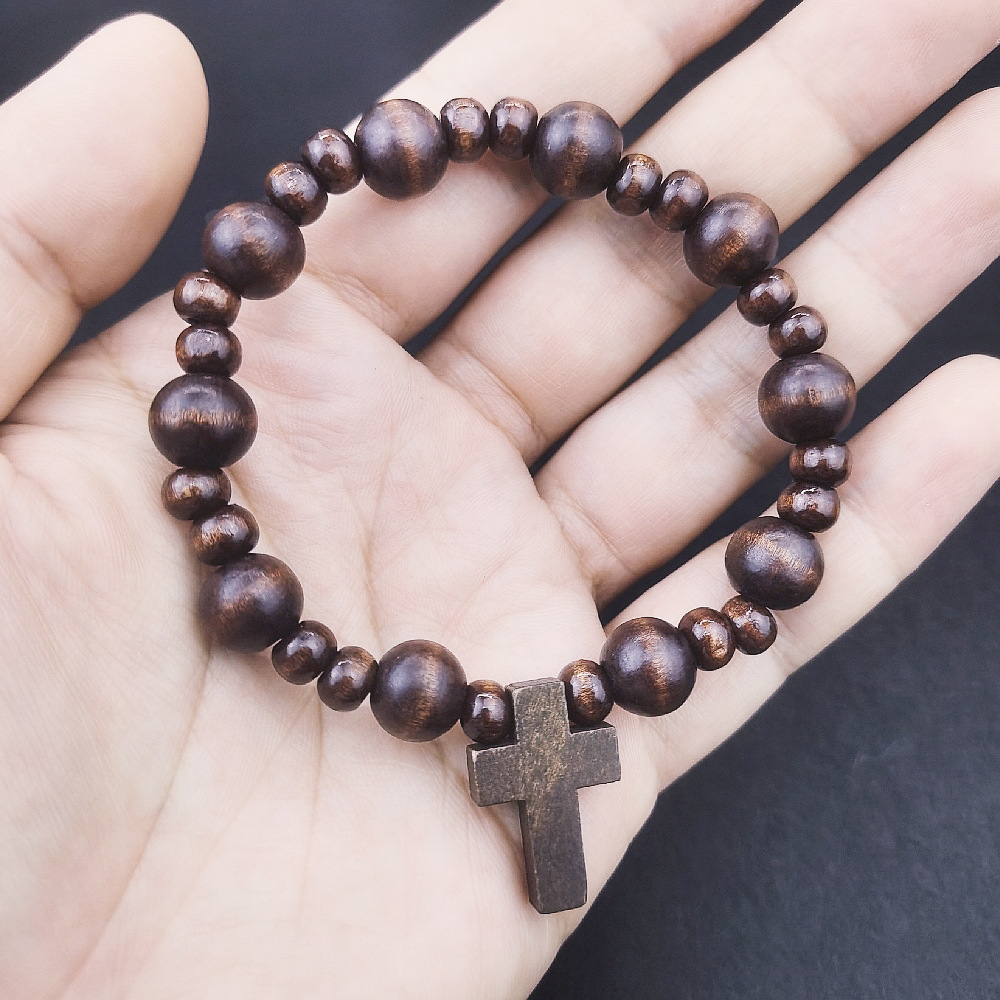 Europe And The United States Cross-Border Amazon Temu Foreign Trade Selling Retro Wood Bead Cross Bracelet For Men And Women Handmade Elastic Bracelet Couple Jewelry Application Scenario