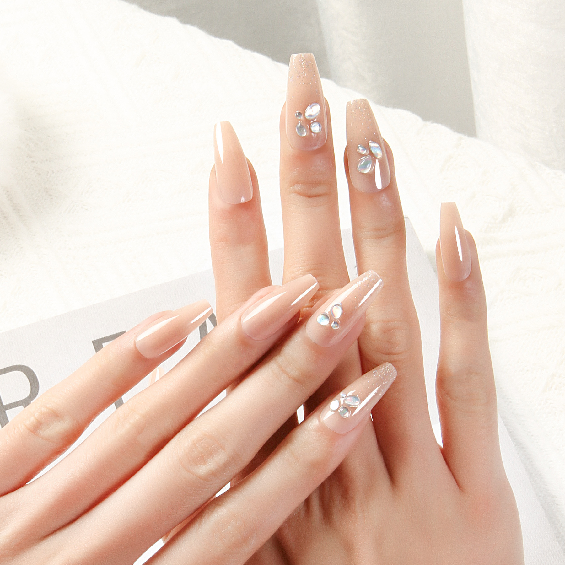 七彩镭射穿戴甲3D立体烫金水晶花24片芭蕾甲美甲贴片简约假指甲详情20