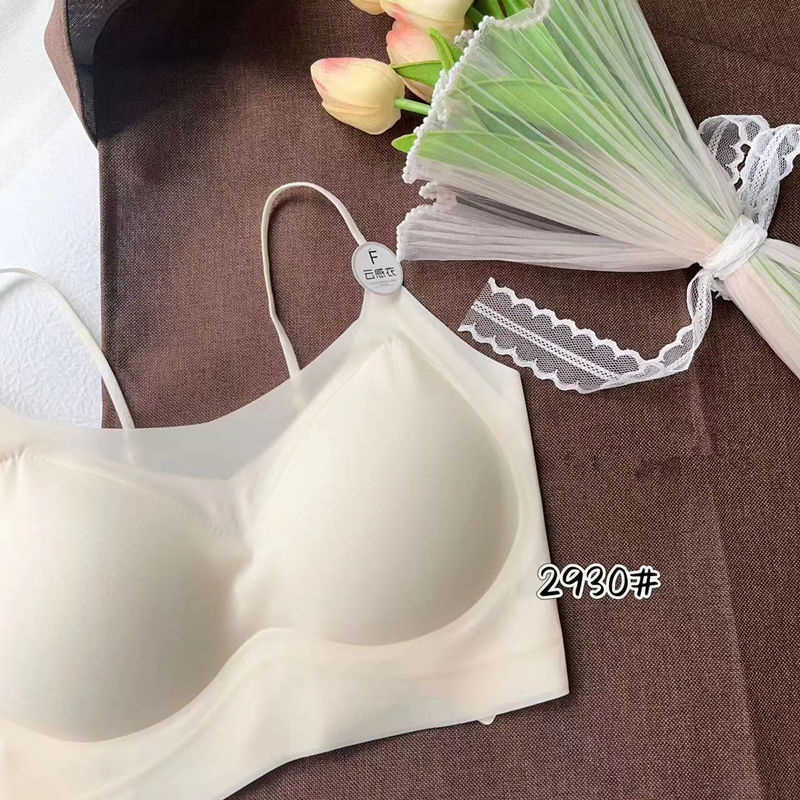 Summer ice silk traceless back beauty jelly strip underwear for women, ultra-thin gathering latex fixed cup soft support one-piece bra Application Scenario