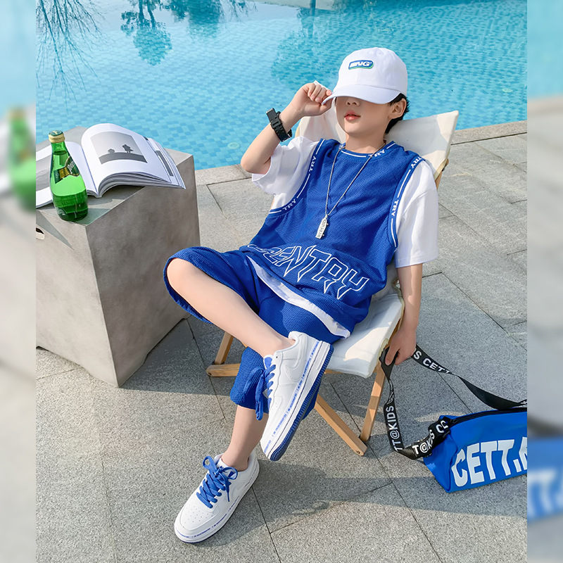Boys' short-sleeved summer suit 2022 New style Stylish boys' breathable sportswear, two-piece children's basketball suit, trendy details Picture