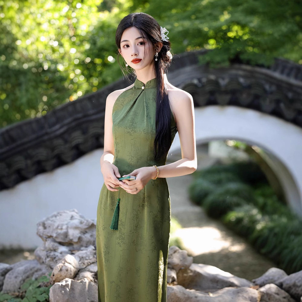 绿色旗袍2025年新款年轻款少女新中式日常改良无袖绝美连衣裙夏季