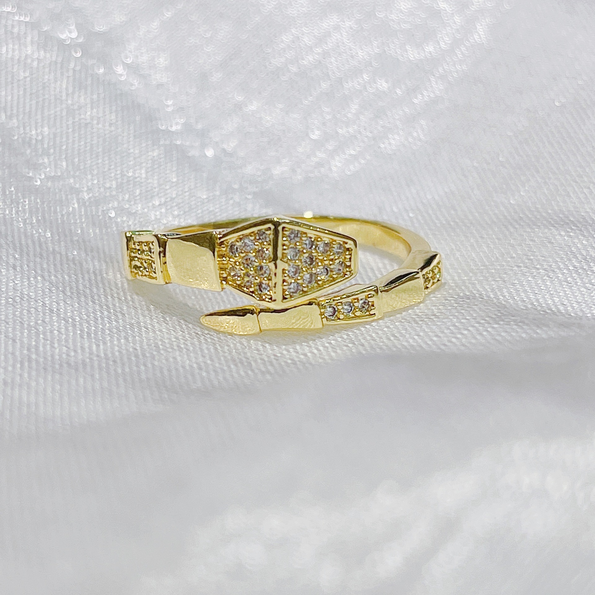 Cross-border copper micro-inlaid zirconium snake-shaped ring, light luxury and niche design, fashionable and versatile, trendy open snake-bone ring for women details Picture