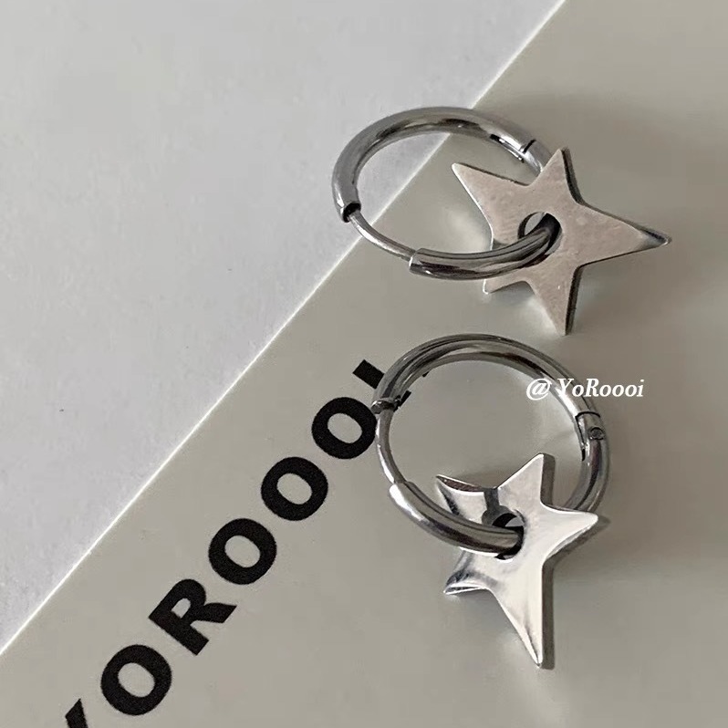 The niche design of star-shaped ear loops and ear rings, the cold style titanium steel earrings, can be worn by women while taking a bath, and the ear clips without ear holes