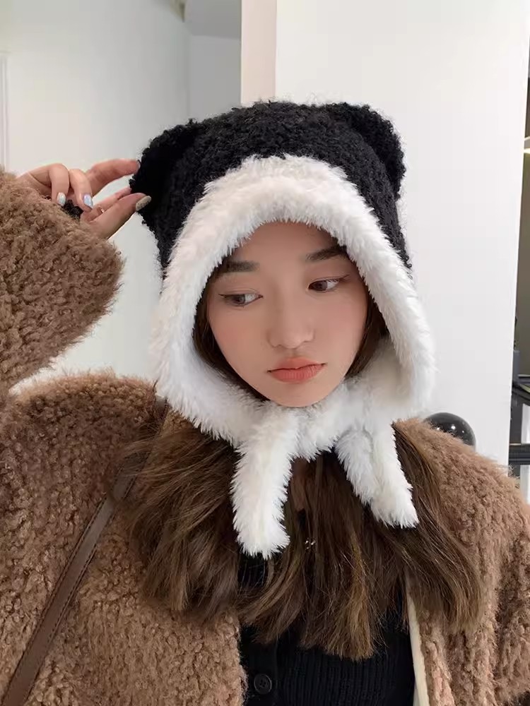 A sweet and cute winter hat girl with a little bear tie for warmth and thick woolen cap that makes her face look good. A small, big-headed knitted cap Application Scenario