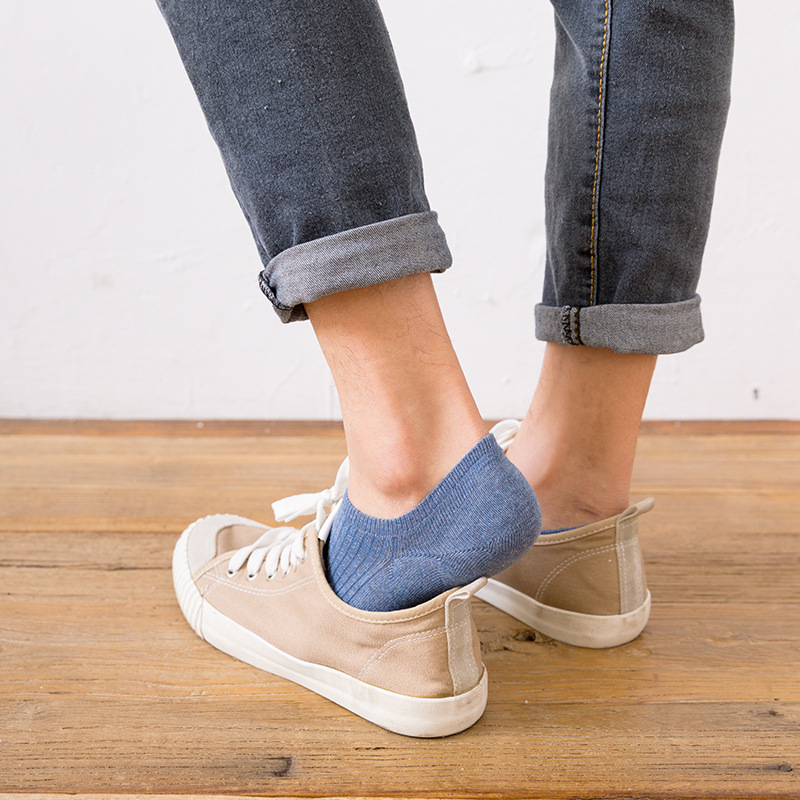 Spring and Summer new collection: Solid color men's retro color cotton invisible socks, comfortable shallow mouth men's socks, boat socks, silicone anti-slip socks Application Scenario