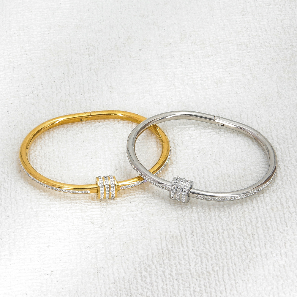 European and American cross-border jewelry metal high-end stainless steel bracelet, women's clasp with diamonds, light luxury, exquisite and grand gold plating Specification image