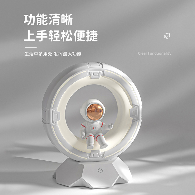 The popular and creative astronaut night light in a girl's bedroom has an astronaut atmosphere by the bedside. Take a photo to charge and keep you company while sleeping Application Scenario
