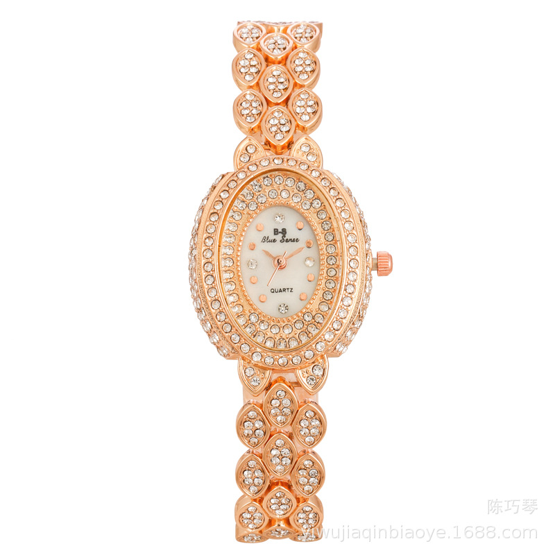 Cross-border new European and American fashion trend wristwatch, steel band bracelet watch, fashionable starry sky Roman women's diamond watch Application Scenario