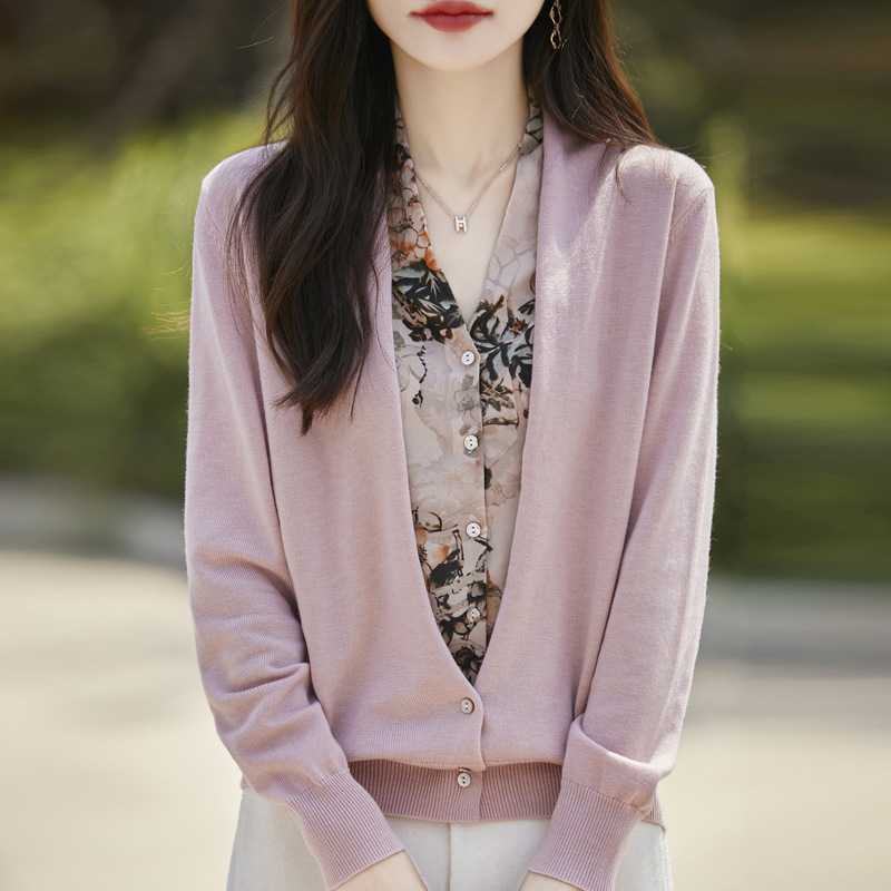 成人冬装裙装/毛衣/金绣贸易/针织短袖/服装产品图