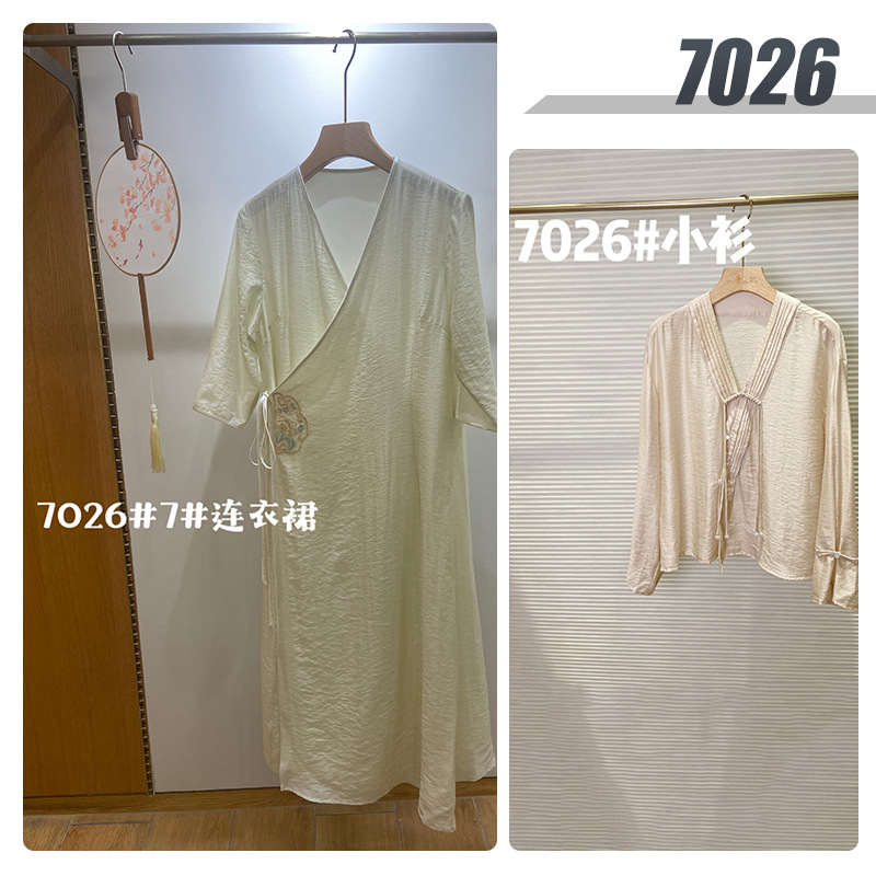73g轻薄天丝麻布料素色平纹混纺布 时尚轻薄款衬衫新中式面料批发 Application Scenario