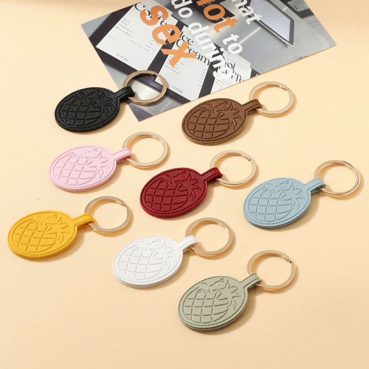 新款菠萝皮革钥匙扣便宜简约包包挂件汽车ins小众装饰品礼物