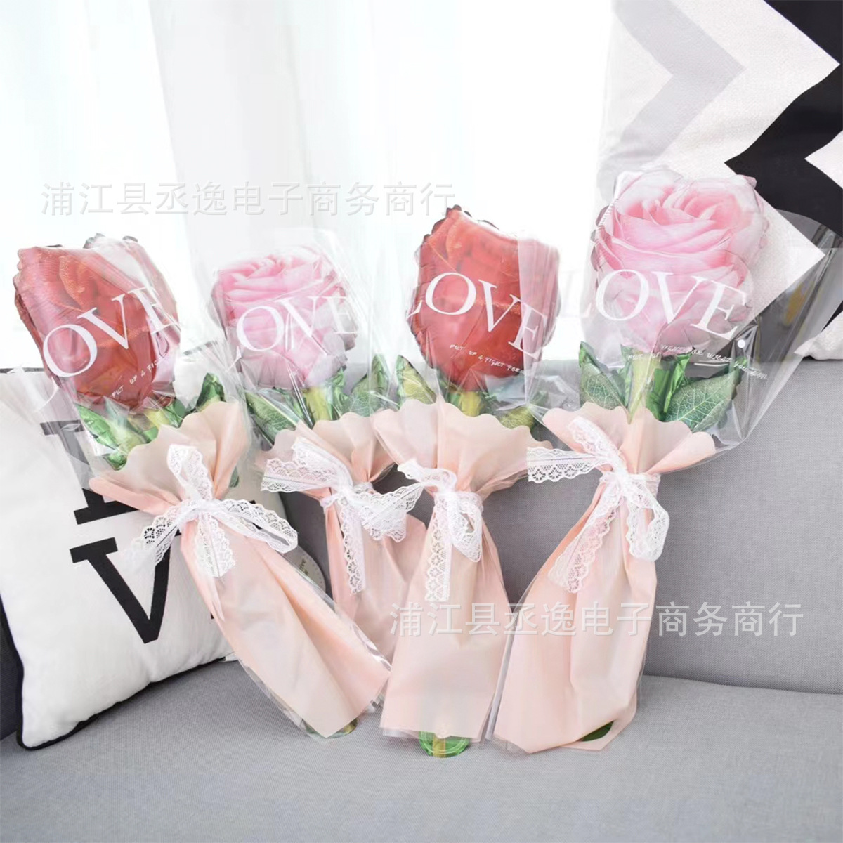 跨境新款手持仿真玫瑰花铝膜气球求婚生日派对母亲节夜市摆摊