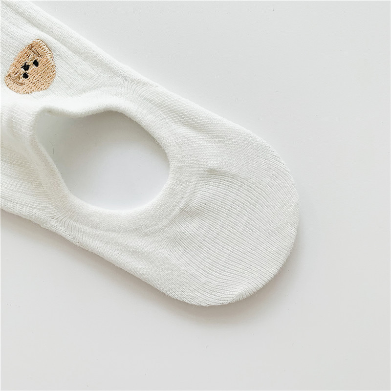 One-piece delivery of white socks for women, summer thin invisible socks, shallow-mouth socks, ins trendy embroidery, cartoon school style, women's boat socks, cotton socks Application Scenario