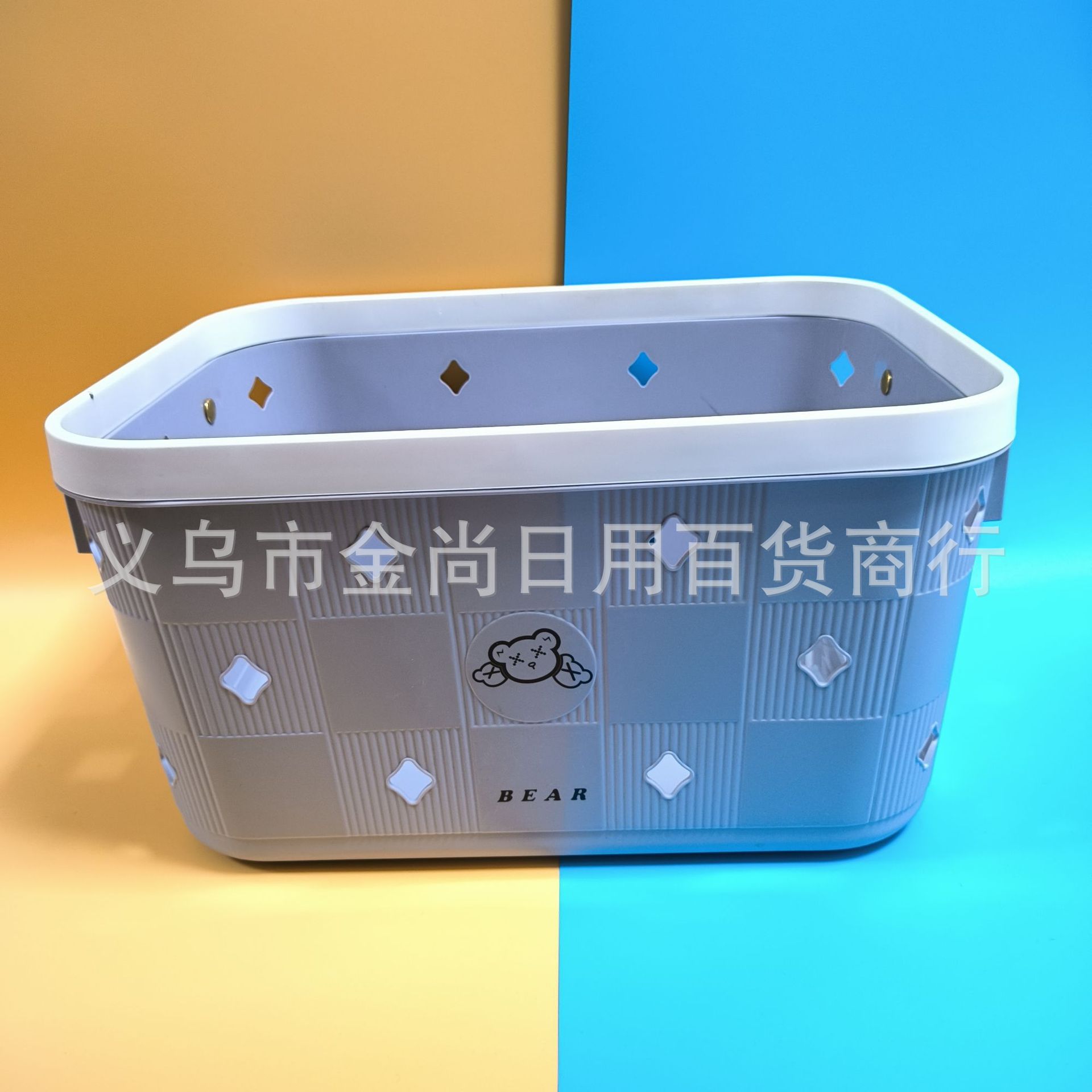 New Cool Bear storage basket, plastic small grid irregular pattern storage basket, kitchen hand-held sundries basket wholesale Specification image
